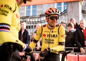 Na dagen van toenemende speculatie over zijn vorm, heeft Wout van Aert eindelijk fans en critici toegesproken met een krachtige en zelfverzekerde boodschap.