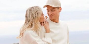 Breaking nieuws: Wielerster Mathieu van der Poel heeft officieel zijn verloving aangekondigd met zijn langdurige partner Roxanne Bertels.