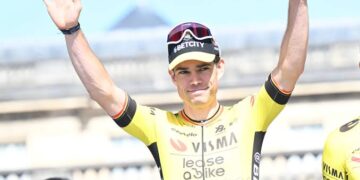 Schrijf een artikel over Demi Vollering, die denkt dat Wout van Aert Parijs-Roubaix zou kunnen winnen na zijn zorgvuldige analyse van Van Aerts start.