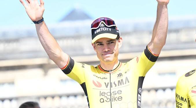 Schrijf een artikel over Demi Vollering, die denkt dat Wout van Aert Parijs-Roubaix zou kunnen winnen na zijn zorgvuldige analyse van Van Aerts start.