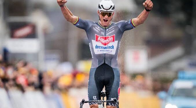 Remco Evenepoel onthult de deal die hij met Mathieu Van der Poel sloot als hij uiteindelijk Parijs-Roubaix 2025 zou winnen: “afspraak is afspraak”.
