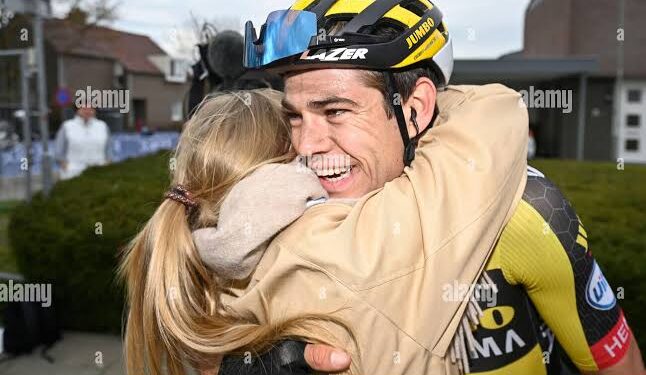 Sarah van Aert verrast fans met emotioneel bericht na vierde plaats van Wout in Parijs-Roubaix 2025