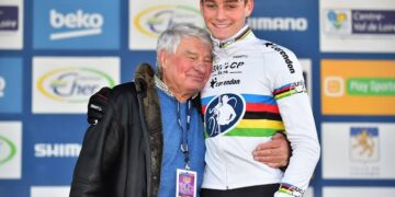 Netflix kondigt documentaireserie aan over Franse wielerlegende Raymond Poulidor met kleinzoon Mathieu van der Poel