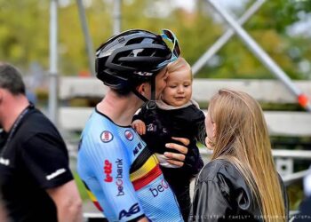 De Belgische wielrenner Wout van Aert heeft onlangs openhartig gesproken over zijn gezinsleven en onthuld waarom hij en zijn vrouw Sarah hebben besloten voorlopig geen derde kindje te krijgen