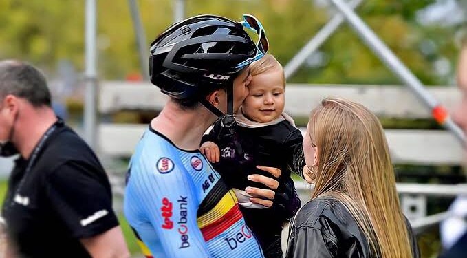 De Belgische wielrenner Wout van Aert heeft onlangs openhartig gesproken over zijn gezinsleven en onthuld waarom hij en zijn vrouw Sarah hebben besloten voorlopig geen derde kindje te krijgen