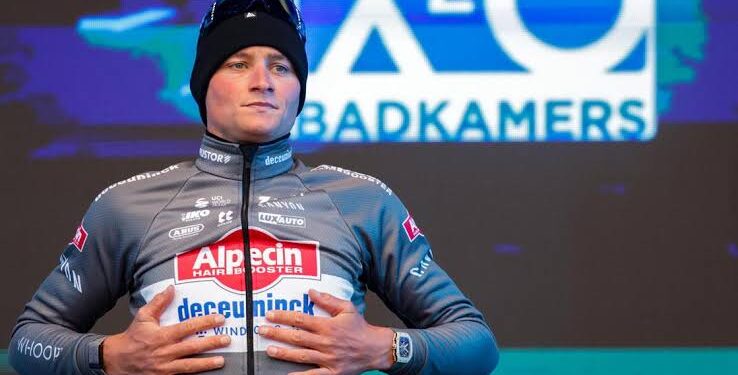 In de geest van het waarderen van fans schenkt Mathieu van den Poel jonge fan zijn Richard Mille polshorloge ter waarde van veel geld na de Ronde van Vlaanderen van gisteren
