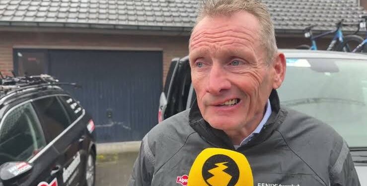 Mensen vol ongeloof over reactie van vier woorden van Adrie Van der Poel na vraag over Wout Van Aerts prestaties in de Ronde van Vlaanderen tot nu toe