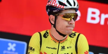 Amerikaanse ex-prof weerlegt zware kritiek op sprintvermogen Wout van Aert: “Dezelfde Wout die won op de Champs-Élysées, verloor een sprint van Pidcock”