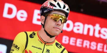 Oud-prof geeft Van Aert belangrijk advies in zijn jacht op overwinningen: “Hij lijkt gewoon niet de vrienden te hebben die hij nodig heeft in het peloton”