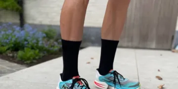 📸 Na een zwaar voorjaar verruilt Wout van Aert de fiets voor hardloopschoenen – en toont verse kniewonden