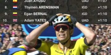 Wout van Aert is TERUG! #GirodItalia 50e overwinning op de weg en hij heeft nu een etappe gewonnen in ALLE DRIE de grote rondes! 👏