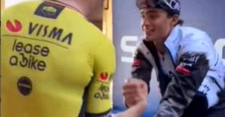 De Belg Wout van Aert maakte een groots gebaar aan het einde van de 9e etappe: hij begroette Isaac del Toro, waarmee hij het talent en de vastberadenheid van de jonge Mexicaan erkende.