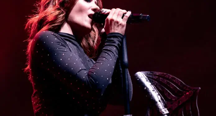 Epica en Seven Kingdoms verlichten The Masquerade