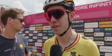 “Ik weet dat ik momenteel niet in vorm ben, ik wil gewoon dat de fans me steunen in deze moeilijke tijden” – Wout Van Aert zoekt steun van fans na teleurstellende Giro-etappes