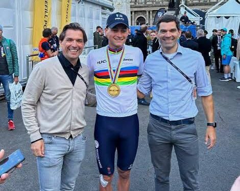 Nico Dick, officieel woordvoerder van Alpecin-Deceuninck, reageert op berichten over het vertrek van Mathieu van der Poel. Bevestigt ieders vermoeden