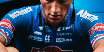 Eerste beelden binnen: Mathieu van der Poel in verhitte ruzie met Kristof de Kegel die bijna escaleerde tot vuistgevecht