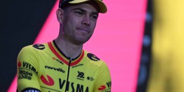 “Ik denk dat het vermoeidheid is, ik kan nog steeds rijden” – Wout Van Aert bekent dat zijn ziekte is teruggekeerd na een bijna perfecte start in de Giro in Albanië