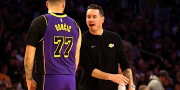 Lakers’ Luka Dončić and Head Coach JJ Redick Engage in Heated Sideline Exchange Amid Playoff Struggles