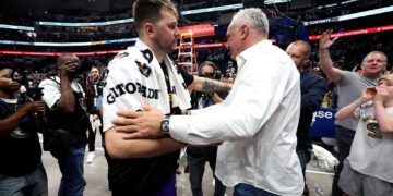 Saša Dončić, oče košarkarske zvezde Luke Dončića, pravi, da je že v rosnih letih vedel, da bo njegov sin postal zvezdnik, in pripoveduje o preizkušnji, ki se je zgodila v preteklosti.