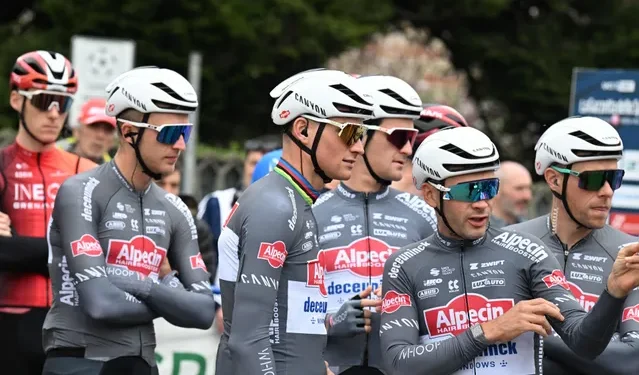 Transfergesprekken in België: Van Aert en van der Poel kunnen belangrijke knechten voor de Klassiekers verliezen