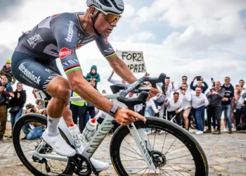 Mathieu van der Poel Bekent: “Ik Ben Nooit Pijnvrij Tijdens het Koersen”