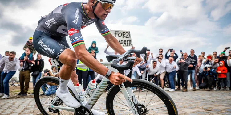 Mathieu van der Poel Bekent: “Ik Ben Nooit Pijnvrij Tijdens het Koersen”