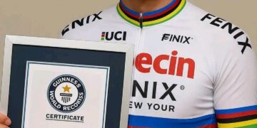 Mathieu van der Poel Vestigt Guinness World Record met Historische Wiel mijlpaal