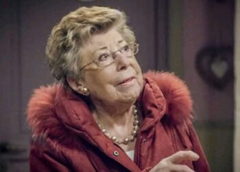 Schokkende onthulling: Annie Geeraerts verrast makers van Familie met geheim tijdens telefoongesprek