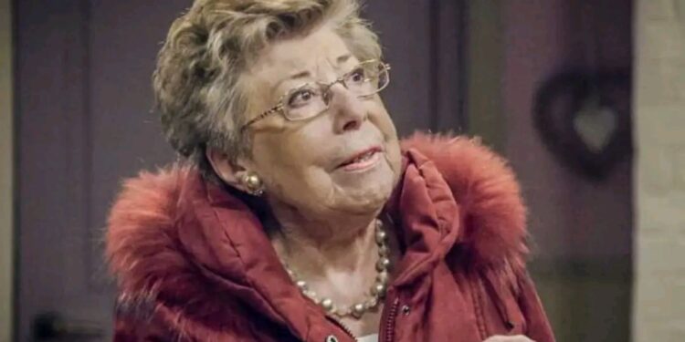 Schokkende onthulling: Annie Geeraerts verrast makers van Familie met geheim tijdens telefoongesprek