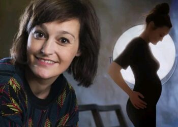 In een hartverwarmende en onverwachte onthulling heeft Thuis-actrice Tina Maerevoet bekendgemaakt dat ze een baby verwacht, tot grote verrassing en vreugde van de fans van de populaire Vlaamse soap.👇