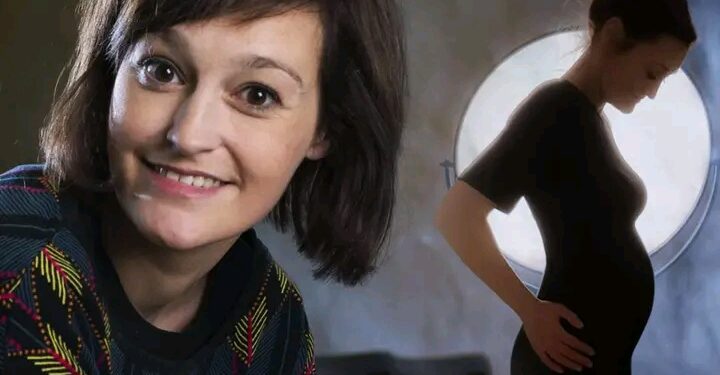 In een hartverwarmende en onverwachte onthulling heeft Thuis-actrice Tina Maerevoet bekendgemaakt dat ze een baby verwacht, tot grote verrassing en vreugde van de fans van de populaire Vlaamse soap.👇