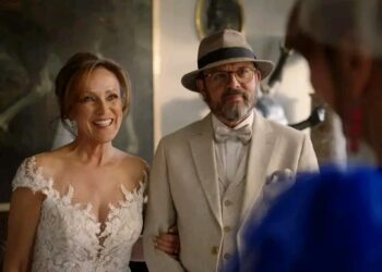 De spanning stijgt tot een hoogtepunt nu fans reikhalzend uitkijken naar de langverwachte seizoensfinale van de populaire Vlaamse soap Thuis. Met de emoties die hoog oplopen en verhaallijnen die naar een dramatisch hoogtepunt leiden, stellen kijkers zich één grote vraag: