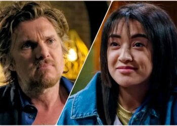 Fans van de populaire soap Familie zijn met stomheid geslagen na de dramatische cliffhanger in de meest recente aflevering. In een onverwachte en ijzingwekkende wending trok Ward een wapen en vuurde op Yoko en Rudi. Nu vragen kijkers zich massaal af: overleven ze deze aanval?👇