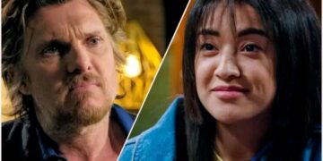 Fans van de populaire soap Familie zijn met stomheid geslagen na de dramatische cliffhanger in de meest recente aflevering. In een onverwachte en ijzingwekkende wending trok Ward een wapen en vuurde op Yoko en Rudi. Nu vragen kijkers zich massaal af: overleven ze deze aanval?👇