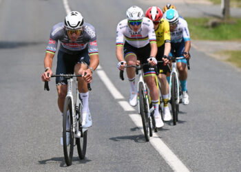 ‘Ik Zat in een Andere Gewichtsklasse’ – Mathieu van der Poel Teleurgesteld na Derde Plaats in Spannende Opening van Critérium du Dauphiné
