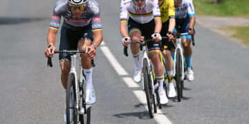 ‘Ik Zat in een Andere Gewichtsklasse’ – Mathieu van der Poel Teleurgesteld na Derde Plaats in Spannende Opening van Critérium du Dauphiné