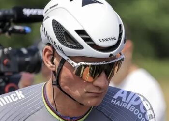 Van der Poel verbreekt stilzwijgen over blessure: dit is het echte verhaal