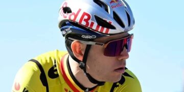In een verrassende wending heeft Team Visma-Lease a Bike besloten om sterrenrenner Wout van Aert uit de aankomende wedstrijden te houden, wat wijst op een duidelijke koerswijziging in de strategie van het team dat zijn belasting beter wil beheren en topvorm later in het seizoen wil garanderen