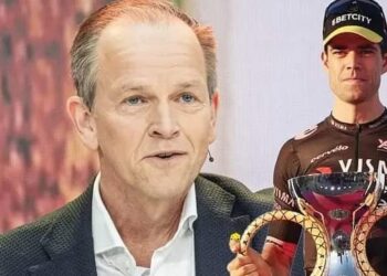 Team Visma | Lease a Bike-manager Richard Plugge heeft zijn volledige vertrouwen uitgesproken in de terugkeer van Wout van Aert op topniveau, ondanks recente tegenslagen en blessureleed. De Belgische wielerster, die dit seizoen kampte met blessures en wisselvallige resultaten, zou achter de schermen hard werken om zijn beste vorm terug te vinden in aanloop naar enkele belangrijke koersen👇