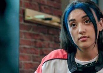 Cyra Gwynth, de actrice achter het geliefde personage Yoko Daniëls in de populaire Vlaamse soap Familie, staat op het punt een grote wending te brengen in de reeks. Fans kijken reikhalzend uit naar de komende afleveringen, want Yoko’s verhaallijn belooft voor heel wat opschudding te zorgen.