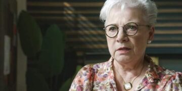 Goed nieuws voor de fans van Familie: Anke Helsen blijft officieel de rol van Brigitte vertolken, nu Janine Bischops heeft bevestigd dat ze uit de reeks stapt.