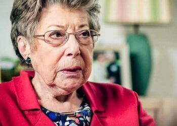 Annie Geeraerts, de geliefde actrice uit de populaire Vlaamse soap Familie, beleeft momenteel een zeer emotionele periode. De 97-jarige rouwt om het verlies van haar levenspartner en heeft haar diepe verdriet gedeeld met haar naasten.