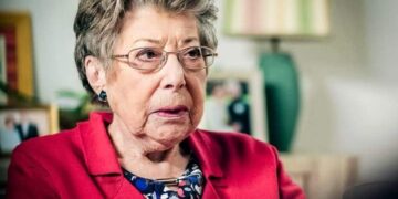 Annie Geeraerts, de geliefde actrice uit de populaire Vlaamse soap Familie, beleeft momenteel een zeer emotionele periode. De 97-jarige rouwt om het verlies van haar levenspartner en heeft haar diepe verdriet gedeeld met haar naasten.