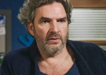 Heeft Familie-acteur Roel Vanderstukken de seizoensfinale verklapt? 😱