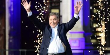 TUSSENSPRINT: schrikmoment bij Van der Poel, Merckx wordt gevierd