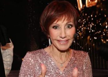 Fans van ‘Familie’ mogen zich opmaken voor een emotionele achtbaan, want de seizoensfinale belooft vol verrassende wendingen en intense spanning te zitten.👇