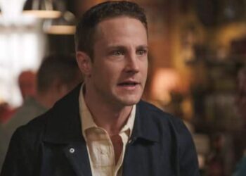 In een verrassende wending in de populaire soap Familie heeft Yoko ervoor gekozen zich af te zonderen – en wel samen met Jelle.