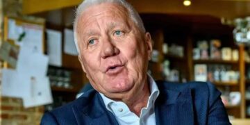 In een opvallende en scherpe uithaal heeft ploegbaas Patrick Lefevere zich kritisch uitgelaten over Wout van Aert. Volgens Lefevere is de Belgische wielerster “geen partij” voor de absolute wereldtop.