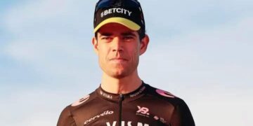Wielerster Wout van Aert is vlak voor de start van de Tour de France getroffen door onverwacht drama, wat twijfels oproept over zijn paraatheid voor de prestigieuze koers.