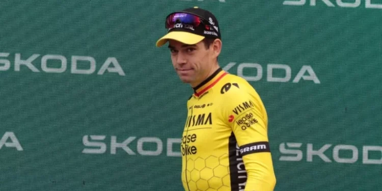 Nu de Tour de France dichterbij komt, zijn alle ogen gericht op Wout van Aert, een van de meest veelzijdige en bewonderde figuren in het wielrennen. De Belgische krachtpatser heeft een turbulent seizoen achter de rug, gekenmerkt door blessureleed en onzekerheid over zijn vorm. Maar met de Tour in aantocht is de grote vraag: